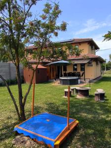 Vonkajšia záhrada v ubytovaní Holiday home in Balatonkeresztur 43400