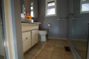 Koupelna v ubytování New Master room & private washroom 203