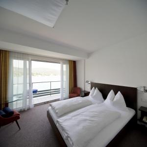 Hotel Garni Ogris Am See tesisinde bir odada yatak veya yataklar
