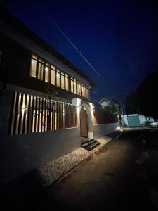 un edificio iluminado por la noche con una puerta en 41 Village Mai en Phan Thiet