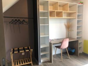 a study room with a desk and a pink chair at Chambre d'hôte la vallée Fermante 