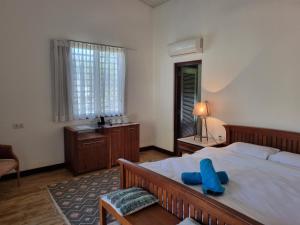 Кровать или кровати в номере Shanti Ghar Guest House