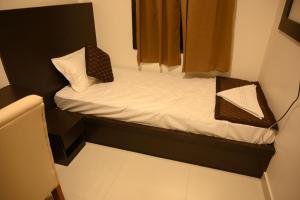 Hotel Tripti-Biswanath Chariali客房内的一张或多张床位