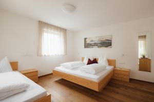 A bed or beds in a room at Untermairhof Appartment Residence