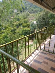 a balcony with a view of the forest at Don's River Valley Jungle Resort in Maraiyūr