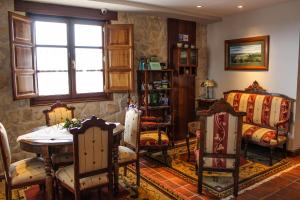 a room with a table and chairs and a bed at Hotel Mirador de Moriyón in Miravalles