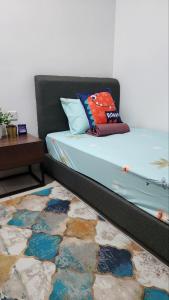 מיטה או מיטות בחדר ב-Haiqal's Hometay @ Desaru (Muslim)