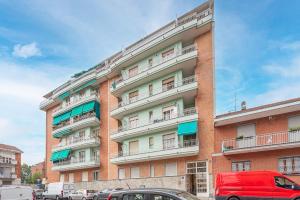 a red van parked in front of a building at Appartamento Esclusivo - Zona Metro Massaua-Marche Torino in Turin