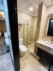 a bathroom with a toilet and a shower and a sink at Saif Al Majd Hotel in Makkah