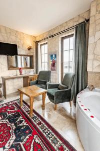 a living room with a tub and a chair and a table at Castle Panorama House in Nevşehir