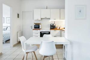 Η κουζίνα ή μικρή κουζίνα στο Φωτεινό, Ρομαντικό Διαμέρισμα δίπλα στο Mall