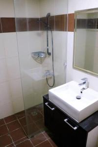a bathroom with a sink and a shower at Perfectly Located 1 Bed Condo in Angeles