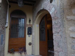 an entrance to a house with two doors at La cantina dei Cappuccini in Spello