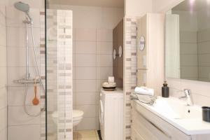 Kupatilo u objektu Confort - Artémis - Centre Ville +14 fotografija