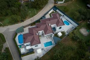 an overhead view of a house with a pool at Mi Casa in Vrdnik