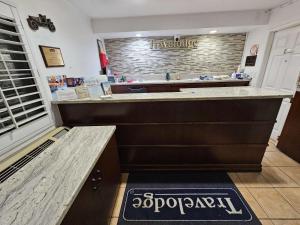 a restaurant with a counter and a cash register at Travelodge Inn & Suites by Wyndham Fullerton in Fullerton