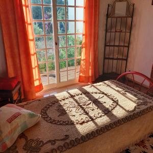 Voodi või voodid majutusasutuse Quarto Individual em Foros de Salvaterra toas