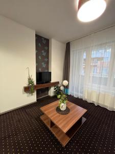 Μια τηλεόραση ή/και κέντρο ψυχαγωγίας στο Pitypang Apartman Hajdúszoboszló
