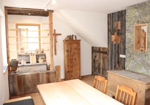 A kitchen or kitchenette at Schneiderhof Még 37 kép