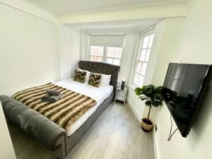 a bedroom with a bed with a teddy bear on it at Vibrant 2-Bedroom Flat with Elevator in Marylebone, Close to Hyde Park & Edgware Road in London