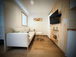a living room with a white couch and a table at Cosy Aulnay-Paris Nord -Expo Villepinte in Aulnay-sous-Bois +12 photos