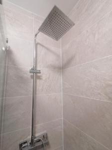 a shower with a shower head in a bathroom at LÍRIOS DA GRANJA - CASA DE CAMPO in Granja