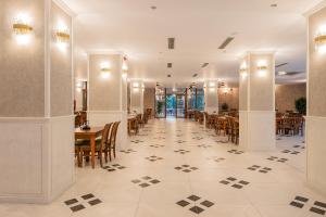 Restaurace v ubytování Hotel Cascada BAILE OLANESTI