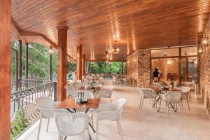 Restaurace v ubytování Hotel Cascada BAILE OLANESTI