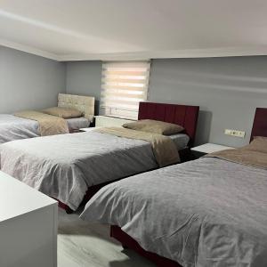 Ένα ή περισσότερα κρεβάτια σε δωμάτιο στο GRAND WHİTE SUİT OTEL