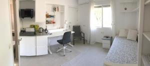 A kitchen or kitchenette at Studio Views Apartment, Cortijo Fruitful Hills