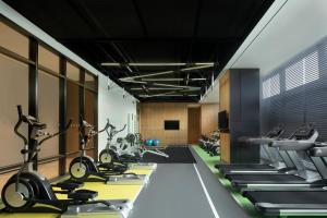 乌鲁木齐中建福朋喜来登酒店的健身中心和/或健身设施