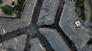 an overhead view of a street with a lot of traffic at Duplex Apartment KANDILE in Gjirokastër