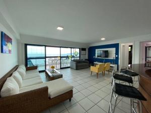 TV a/nebo společenská místnost v ubytování Porto Real Resort - Ocean Front View