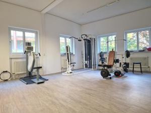 Fitness centrum a/nebo fitness zařízení v ubytování Green Night Hotel