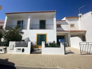 Το κτήριο όπου στεγάζεται  η παραθεριστική κατοικία