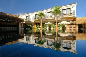 Bazén v ubytování Surga Alaçatı nebo v jeho okolí