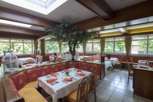 A restaurant or other place to eat at Hotel Silvia