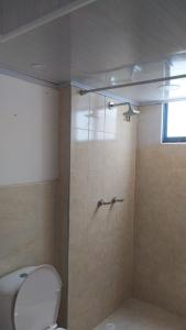 A bathroom at Apartamento Conjunto Residencial Yerbabuena