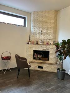 Guest House PIROSMANI的休息区
