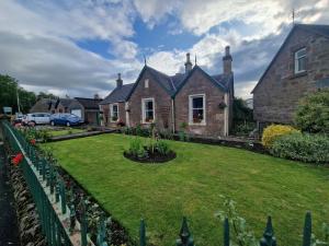 a house with a garden in front of it at Isla Rose Cottage in Blairgowrie