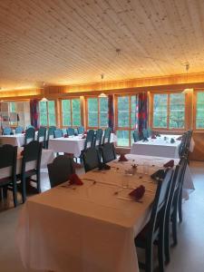 Restoran atau tempat lain untuk makan di Dovreskogen Gjestegård AS
