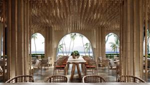 Un restaurant sau alt loc unde se poate mânca la Crowne Plaza Fiji Nadi Bay Resort & Spa, an IHG Hotel