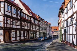 a street with brown and white buildings and a car at Ferienwohnung _Altstadt Northeim in Northeim