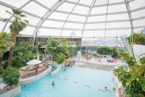 Bazén v ubytování B&B Summertime nebo v jeho okolí