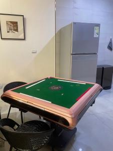 a ping pong table in a room with a refrigerator at Jinglan Villa in Puli