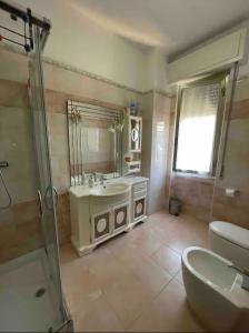 a bathroom with a sink and a shower at Garcia Guest House in Verona