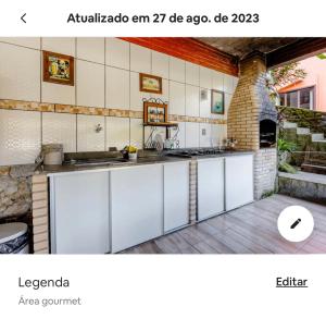 a kitchen with white cabinets and a stove at Vista Espetacular em Angra dos Reis in Angra dos Reis