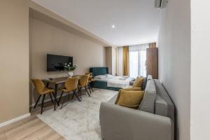 Vibrant Apartment - Fully furnished modern Apartment in city center