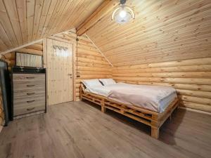A bed or beds in a room at Деревянный дом