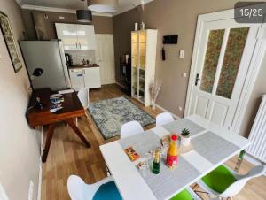a kitchen and dining room with a table and chairs at See Schmetterling (Fjäril) in Wismar